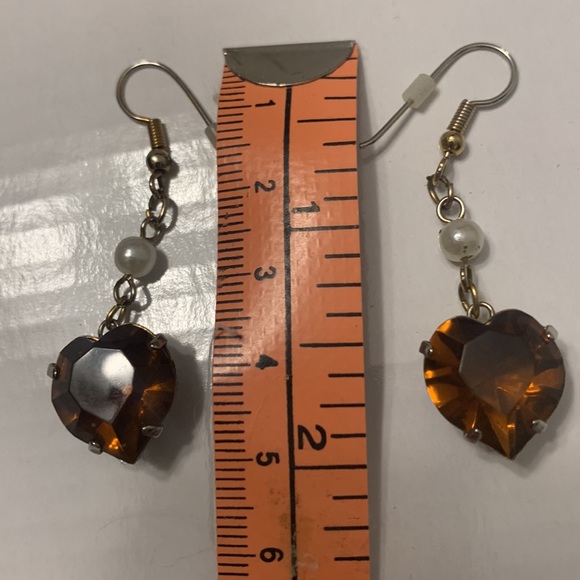 Heart shaped brown colour small pearl earrings - Picture 3 of 6